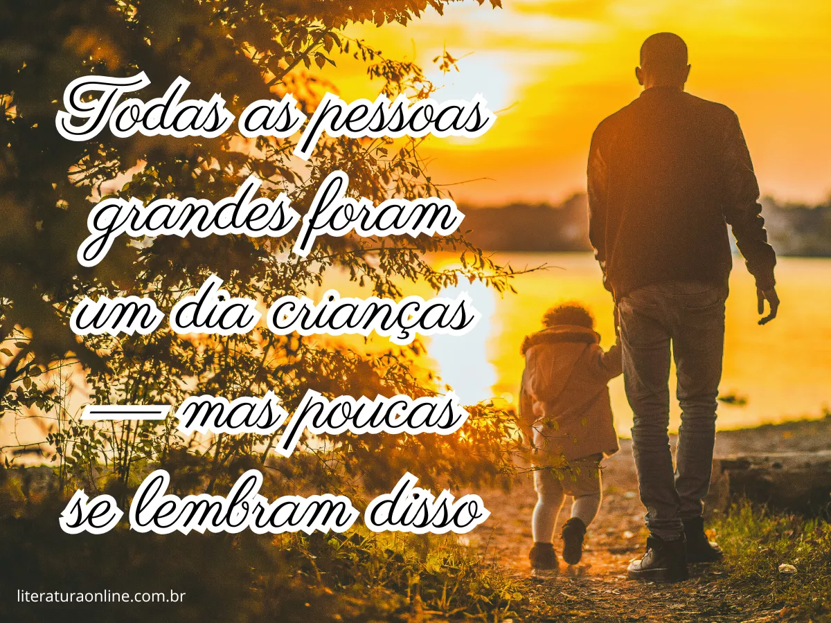 Adulto caminhando com uma criança ao entardecer, remetendo à nostalgia e à importância de manter a essência da infância viva.