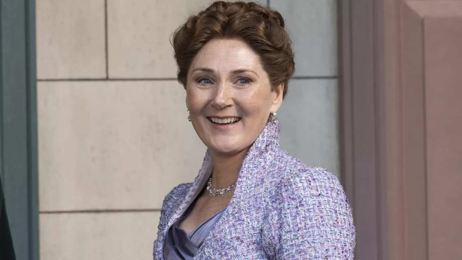 Ruth Gemmell como Lady Violet Bridgerton em cena da série Bridgerton, da Netflix.