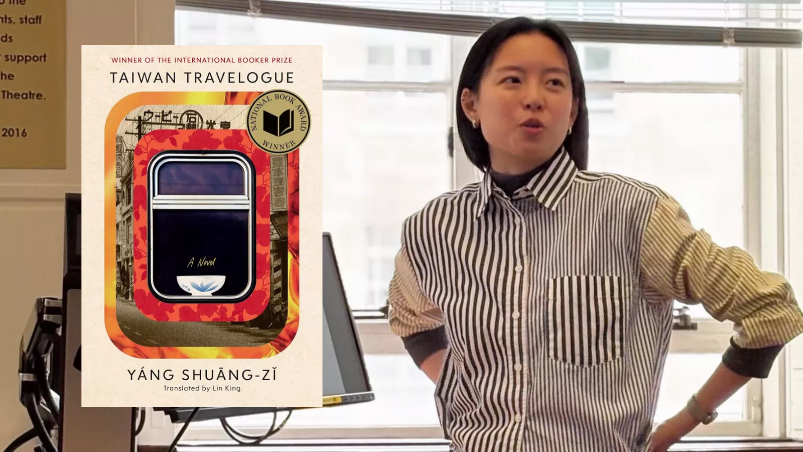 Lin King ao lado da capa de Taiwan Travelogue, romance de Yáng Shuāng-zǐ traduzido por ela para o inglês.