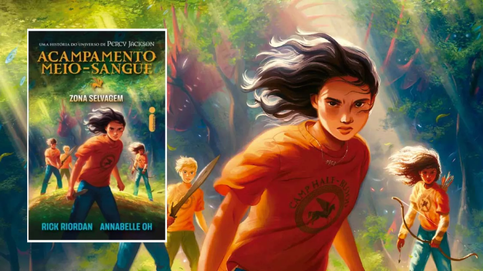 Capa de Zona Selvagem, de Rick Riordan e Annabelle Oh, com quatro jovens semideuses de camiseta laranja do Acampamento Meio-Sangue, armados com espadas e arco, numa floresta ensolarada