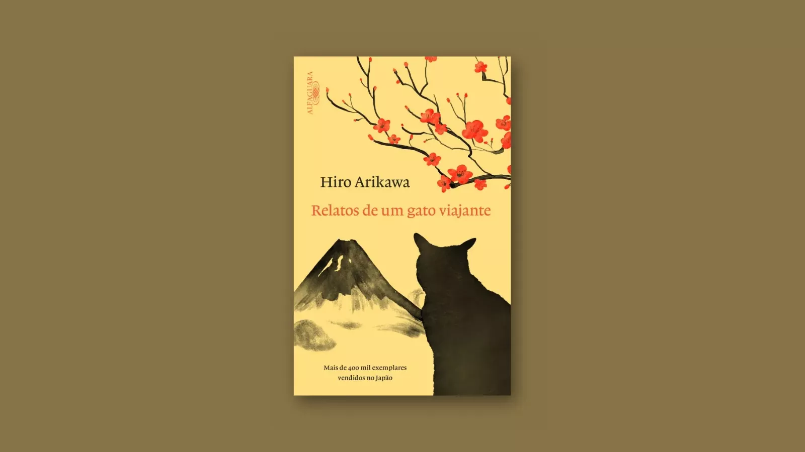 Capa de Relatos de um gato viajante, de Hiro Arikawa, com a silhueta de um gato diante do Monte Fuji.