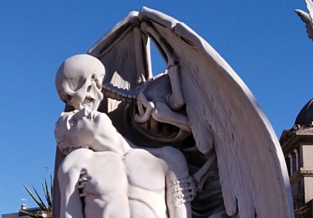 Escultura "O Beijo da Morte", de Jaume Barba. Ilustrando o poema "Mocidade e Morte", de Castro Alves.