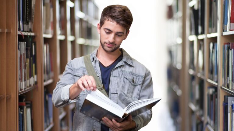 O que é Revisão de Literatura Definição, tipos e como fazer