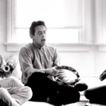 Da esquerda para a direita, Allen Ginsberg, Michael McClure e Bruce Connor em São Francisco, 1965 (Imagem: Larry Keenan)
